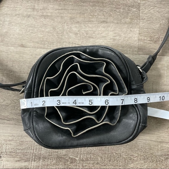 Black Rose Shoulder Bag - Picture 2 of 4